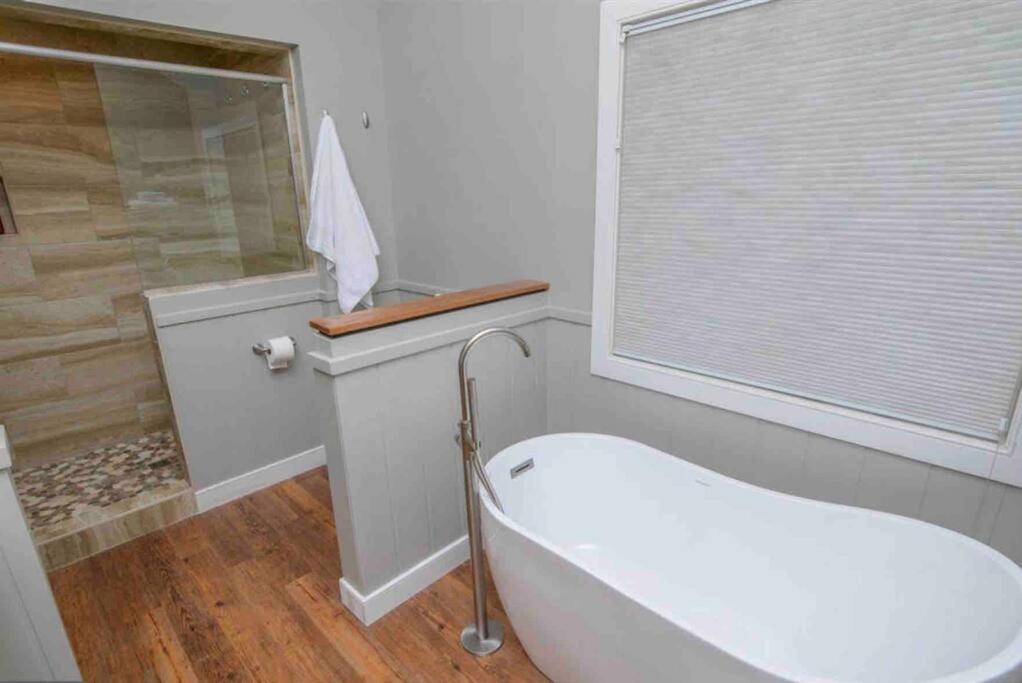 Villa Primo Vista! Spectacular Views, Dock Slip, Hot Tub McHenry Exterior foto
