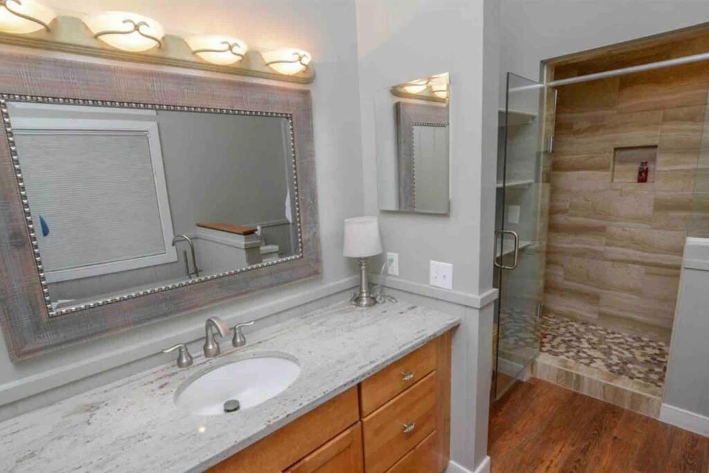 Villa Primo Vista! Spectacular Views, Dock Slip, Hot Tub McHenry Exterior foto