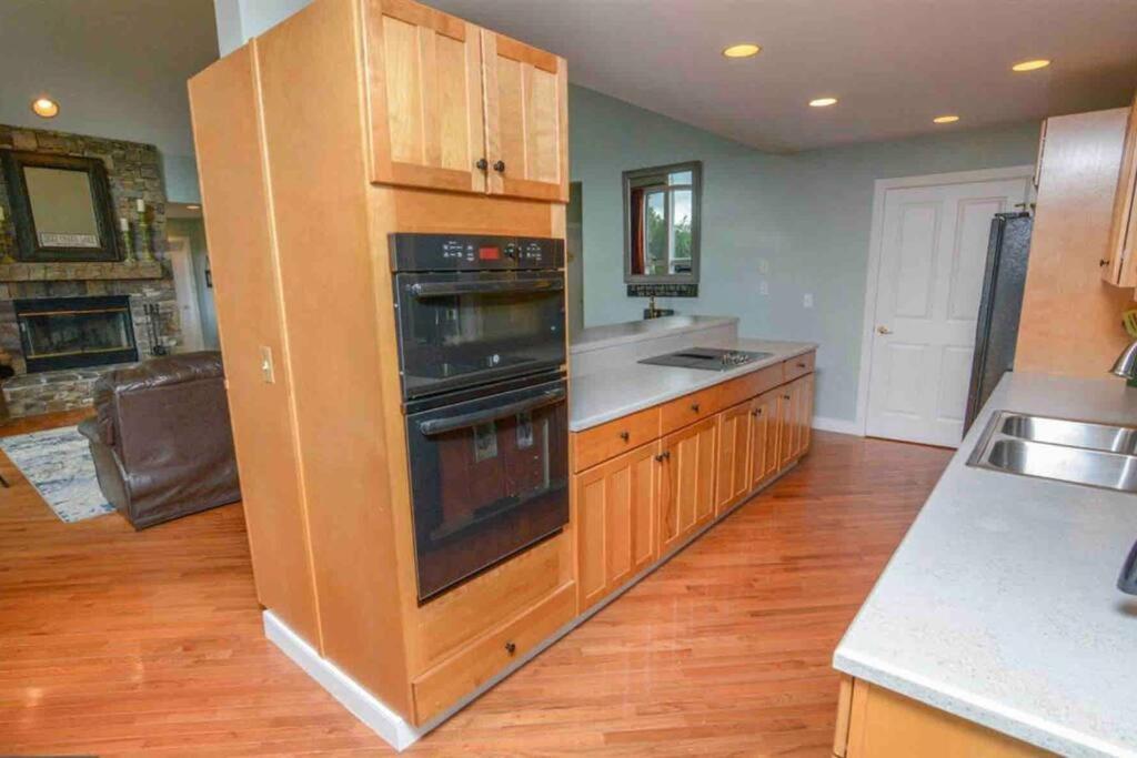 Villa Primo Vista! Spectacular Views, Dock Slip, Hot Tub McHenry Exterior foto